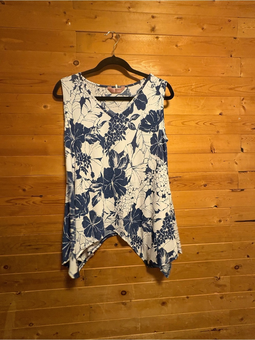 SJS Blue & White Floral V-Neck Sleeveless Handkerchief Hem Tank